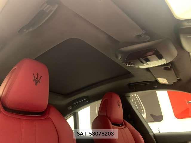 Maserati LEVANTE 2022-05 7392740-3