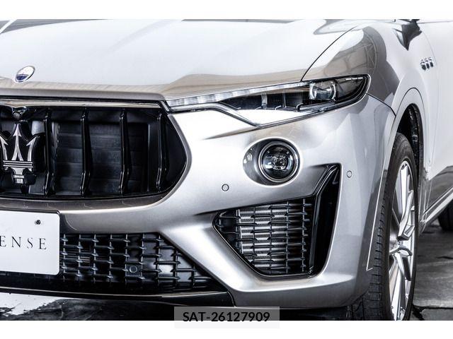 Maserati LEVANTE 2021-07 7617827-8