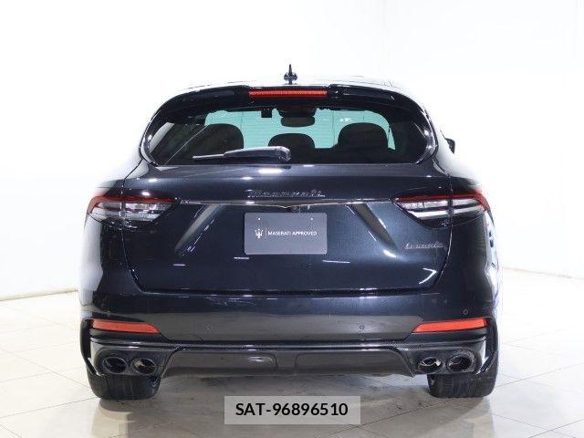 Maserati LEVANTE 2024-11 7725297-10