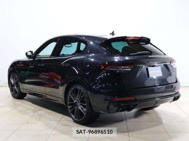 Maserati LEVANTE 2024-11 7725297-13