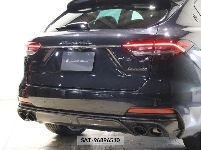 Maserati LEVANTE 2024-11 7725297-18