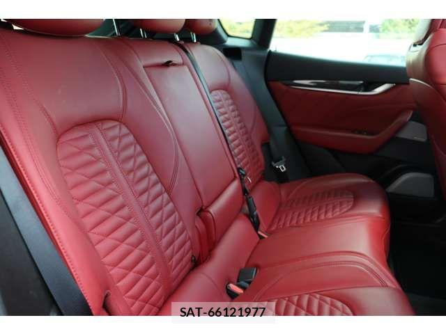 Maserati LEVANTE 2021-01 7725298-13