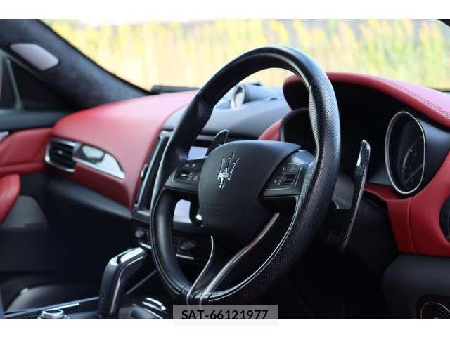 Maserati LEVANTE 2021-01 7725298-6