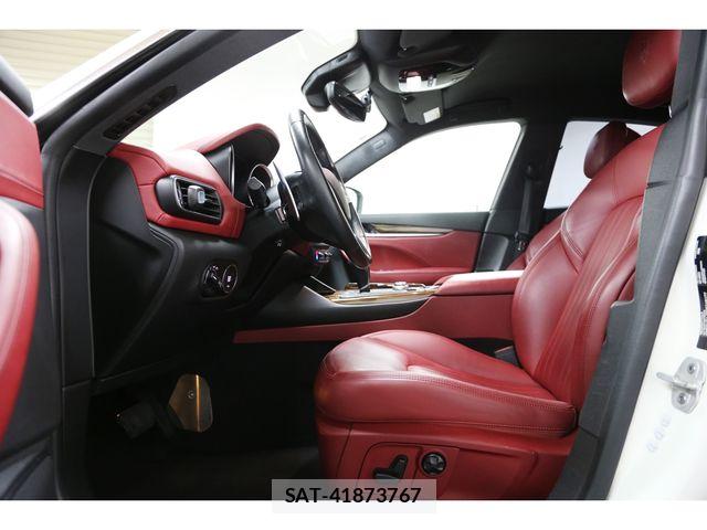 Maserati LEVANTE 2016-12 7877520-10