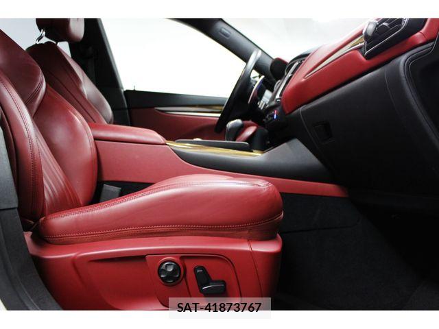 Maserati LEVANTE 2016-12 7877520-11