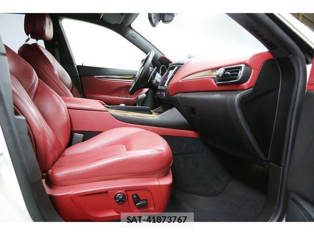 Maserati LEVANTE 2016-12 7877520-12