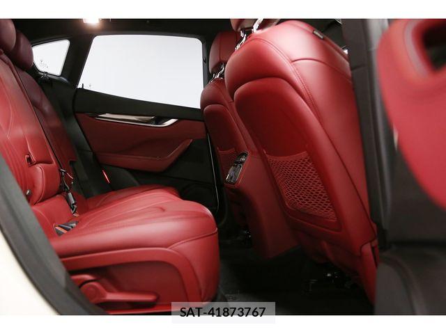 Maserati LEVANTE 2016-12 7877520-13