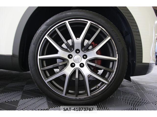 Maserati LEVANTE 2016-12 7877520-18