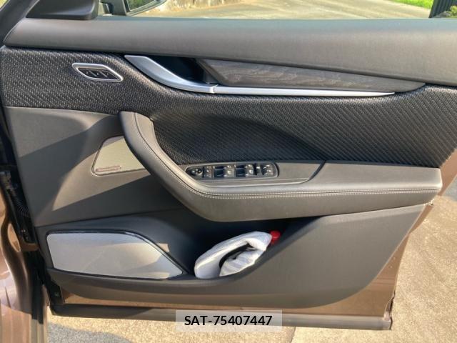 Maserati LEVANTE 2021-12 8036561-17