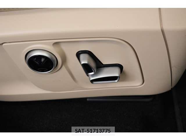 Maserati LEVANTE 2022-10 8074443-11