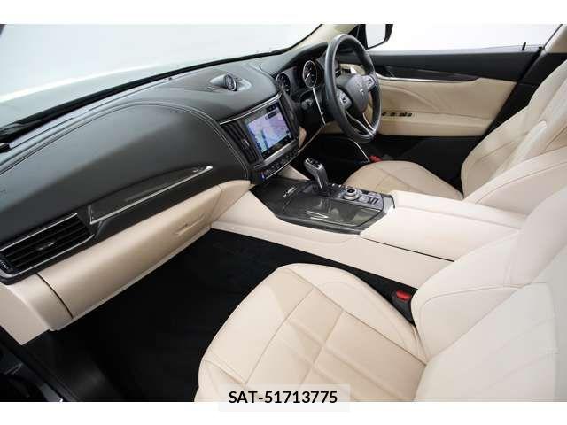 Maserati LEVANTE 2022-10 8074443-12