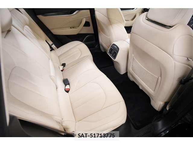 Maserati LEVANTE 2022-10 8074443-16