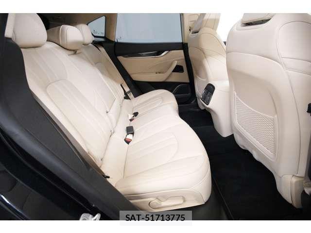 Maserati LEVANTE 2022-10 8074443-17