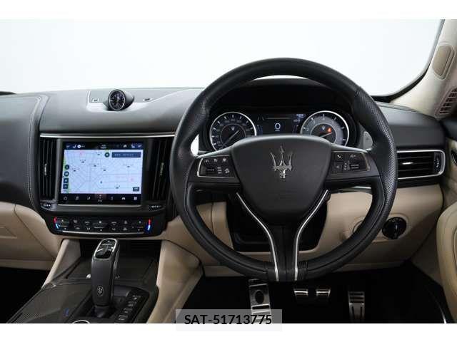 Maserati LEVANTE 2022-10 8074443-6