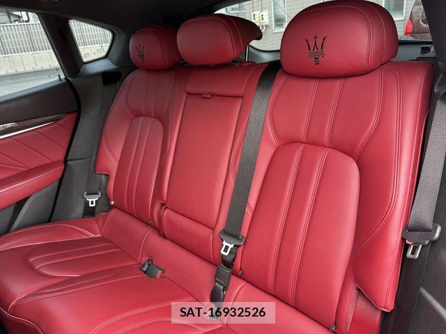 Maserati LEVANTE 2021-12 8100255-12