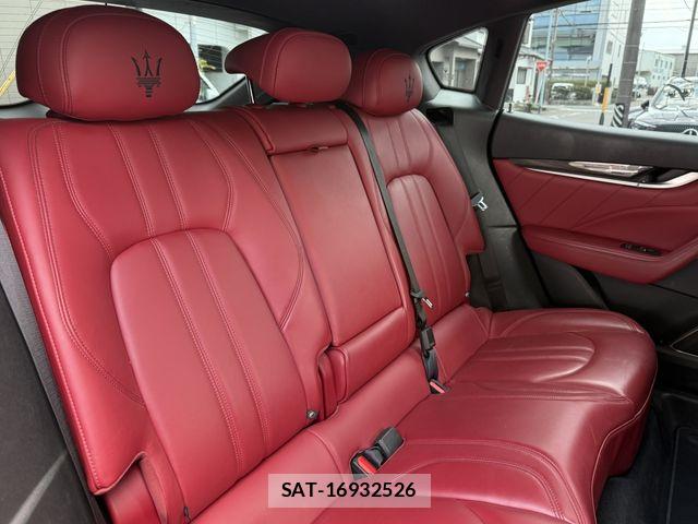 Maserati LEVANTE 2021-12 8100255-13