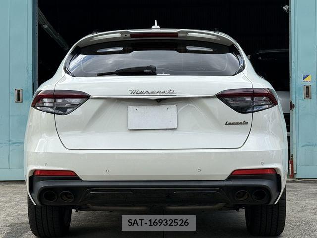Maserati LEVANTE 2021-12 8100255-4