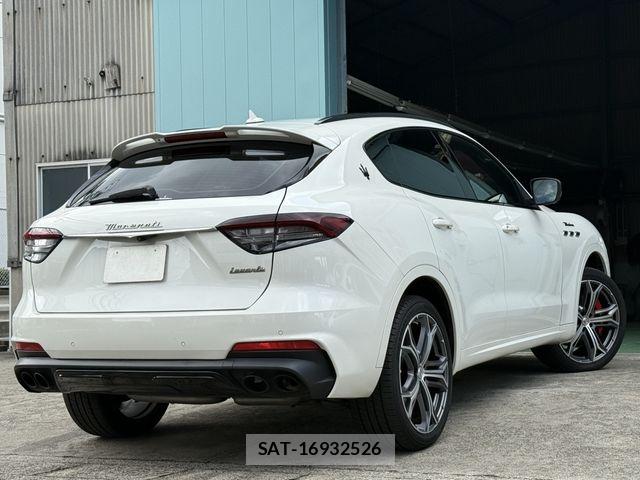 Maserati LEVANTE 2021-12 8100255-5