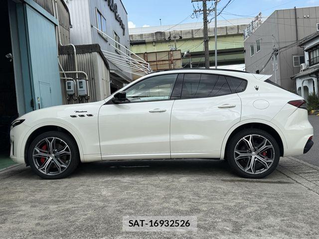 Maserati LEVANTE 2021-12 8100255-6