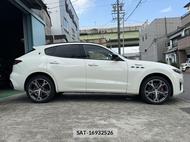 Maserati LEVANTE 2021-12 8100255-7