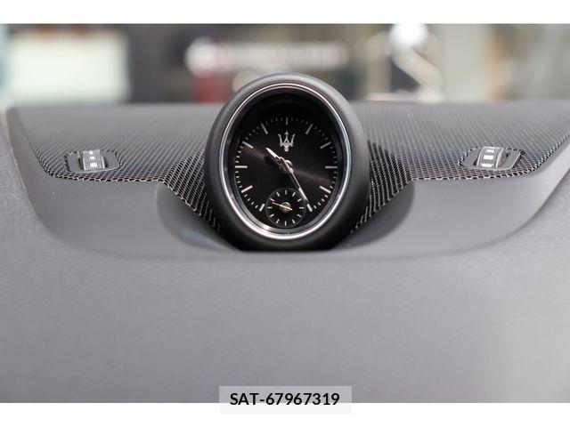 Maserati LEVANTE 2019-12 8100254-14
