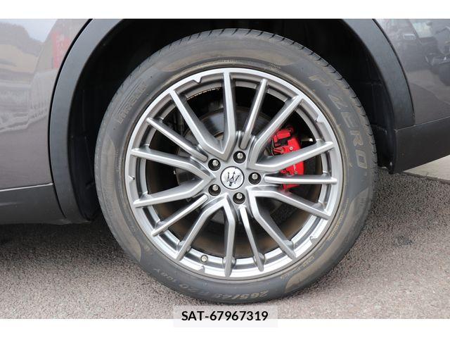 Maserati LEVANTE 2019-12 8100254-27