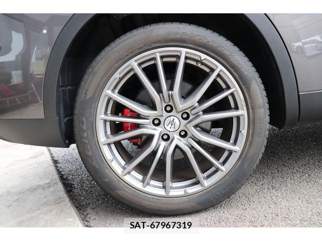 Maserati LEVANTE 2019-12 8100254-28