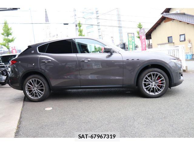 Maserati LEVANTE 2019-12 8100254-3