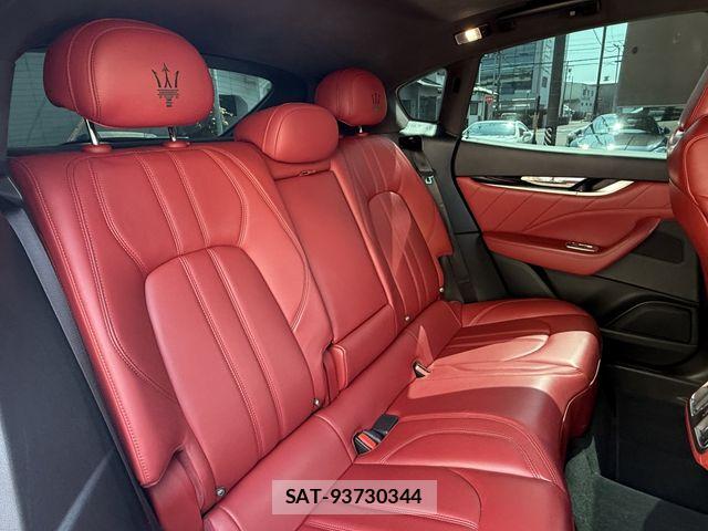 Maserati LEVANTE 2019-06 8336660-19