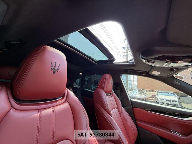 Maserati LEVANTE 2019-06 8336660-21