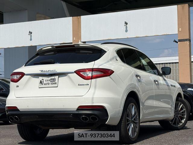Maserati LEVANTE 2019-06 8336660-3