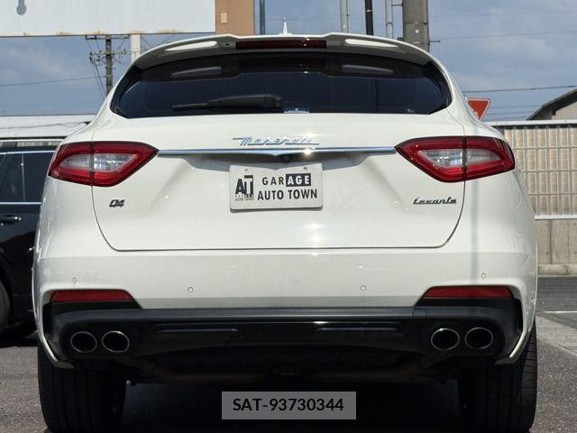 Maserati LEVANTE 2019-06 8336660-4