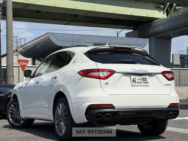 Maserati LEVANTE 2019-06 8336660-5