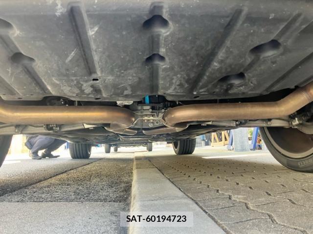 Maserati LEVANTE 2017-09 8354890-9