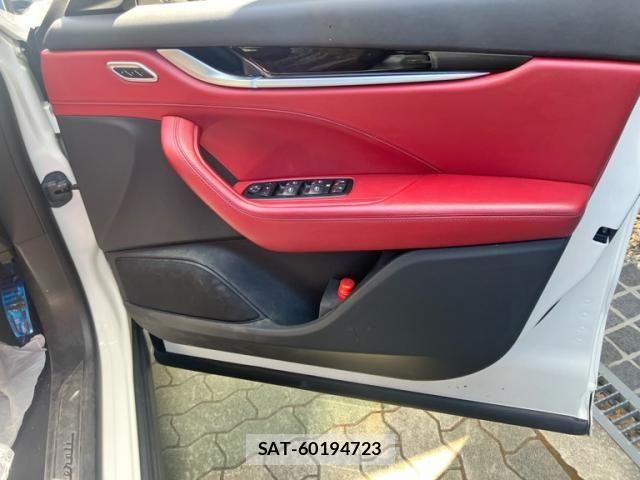Maserati LEVANTE 2017-09 8354890-11