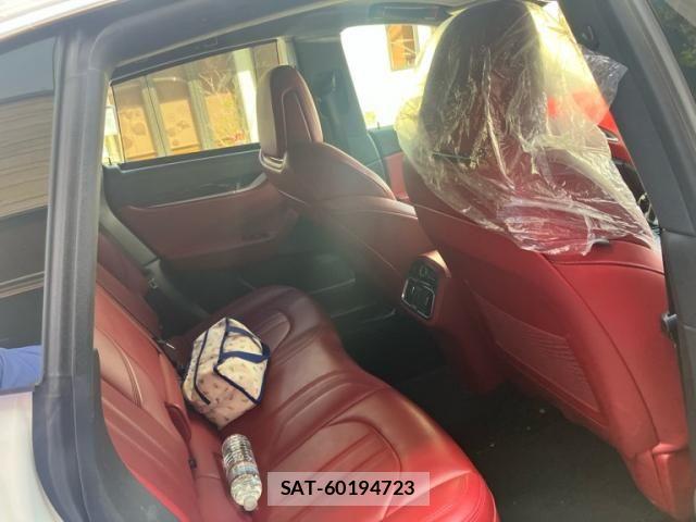 Maserati LEVANTE 2017-09 8354890-15