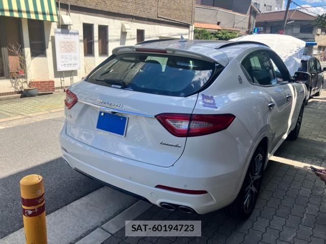 Maserati LEVANTE 2017-09 8354890-2