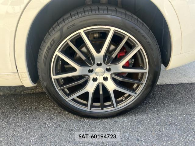Maserati LEVANTE 2017-09 8354890-4
