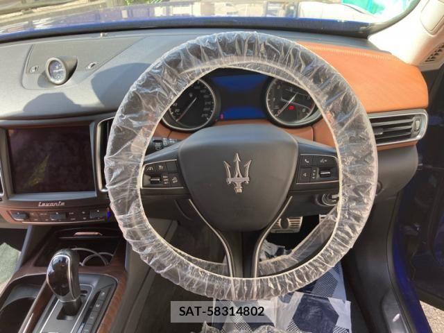 Maserati LEVANTE 2018-11 8366829-22