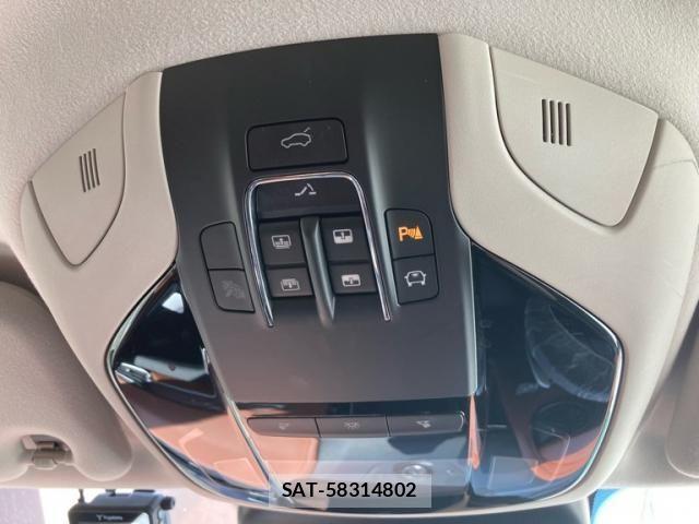 Maserati LEVANTE 2018-11 8366829-25