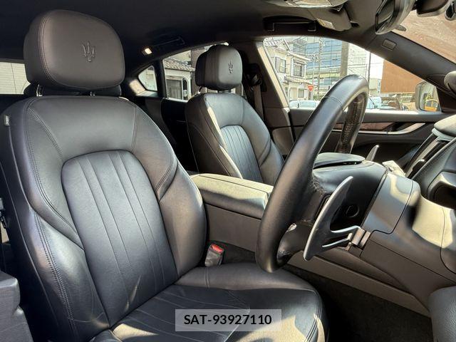 Maserati LEVANTE 2018-12 8371823-10