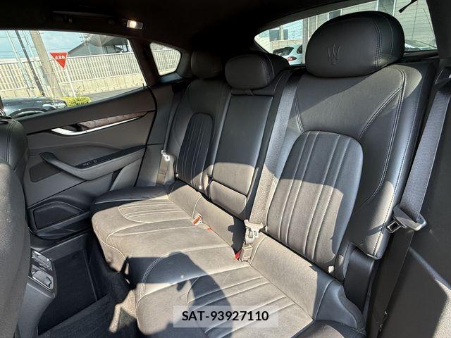Maserati LEVANTE 2018-12 8371823-12