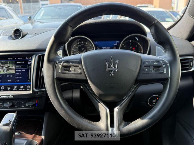 Maserati LEVANTE 2018-12 8371823-16