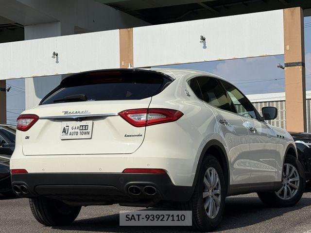 Maserati LEVANTE 2018-12 8371823-3