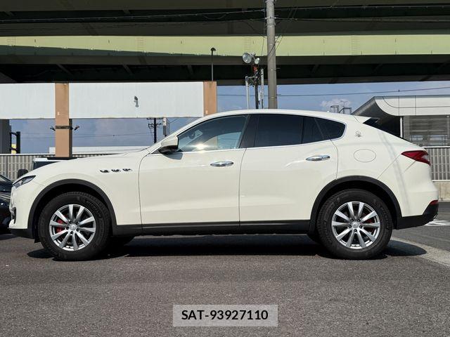 Maserati LEVANTE 2018-12 8371823-6
