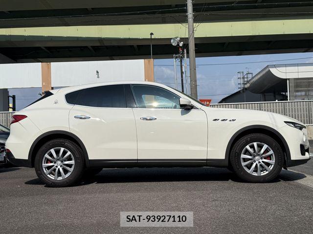 Maserati LEVANTE 2018-12 8371823-7