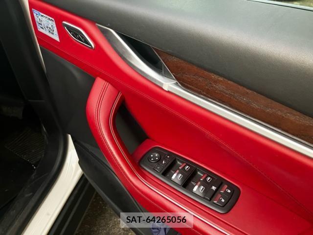 Maserati LEVANTE 2017-06 8438371-9