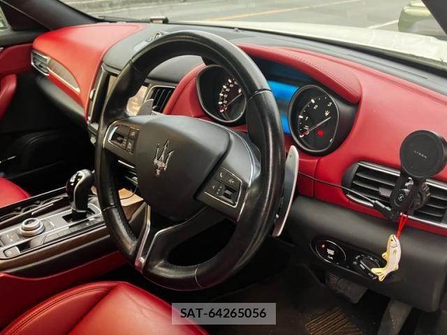 Maserati LEVANTE 2017-06 8438371-10