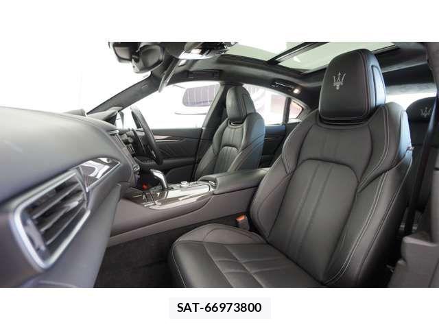 Maserati LEVANTE 2021-11 8457860-12