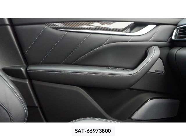 Maserati LEVANTE 2021-11 8457860-16
